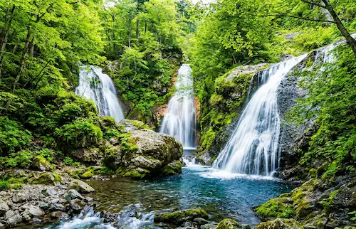 乗鞍高原の滝と新緑 — 松本から75分